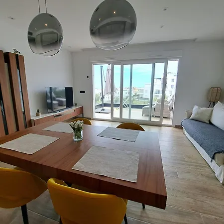 2 Bedroom Bali With Sea Views *