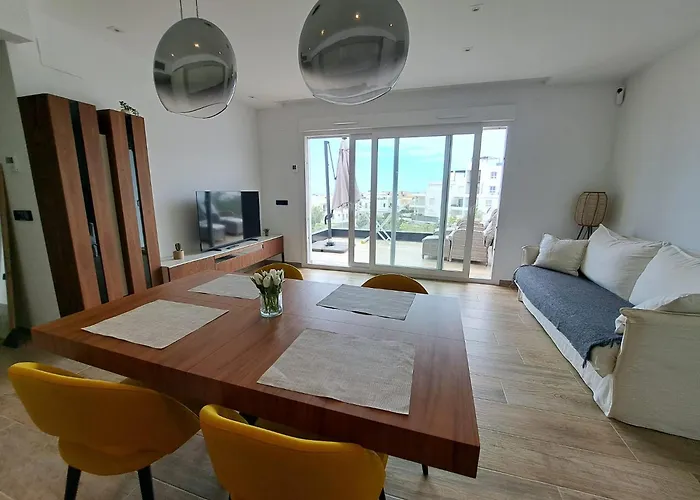 2 Bedroom Bali With Sea Views *
