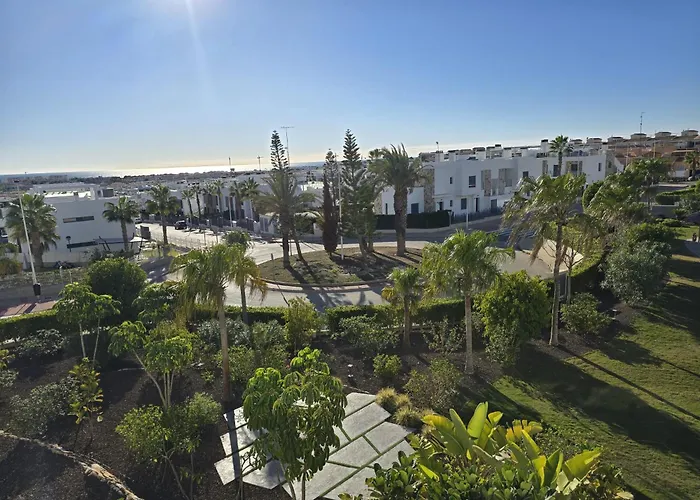 2 Bedroom Bali With Sea Views Torrevieja